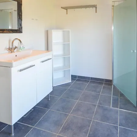 Four-bedroom In Hébergement de vacances Brovst