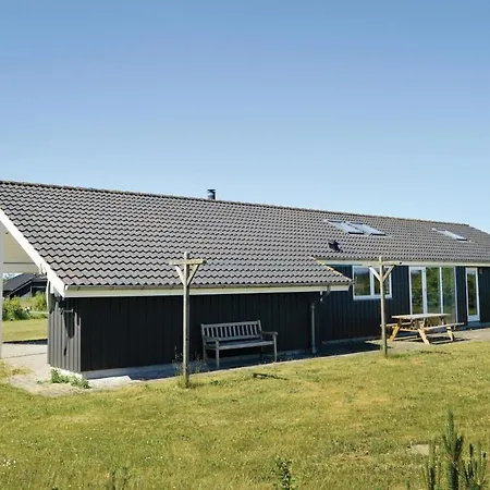 Four-bedroom In Hébergement de vacances